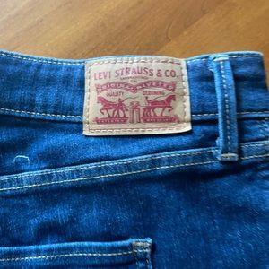 Size 16 Levi’s straight leg jeans